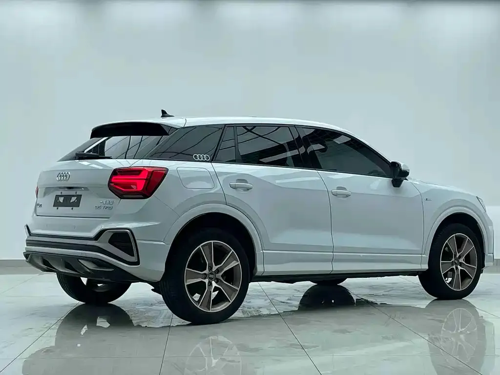 Audi Q2L — фото 4