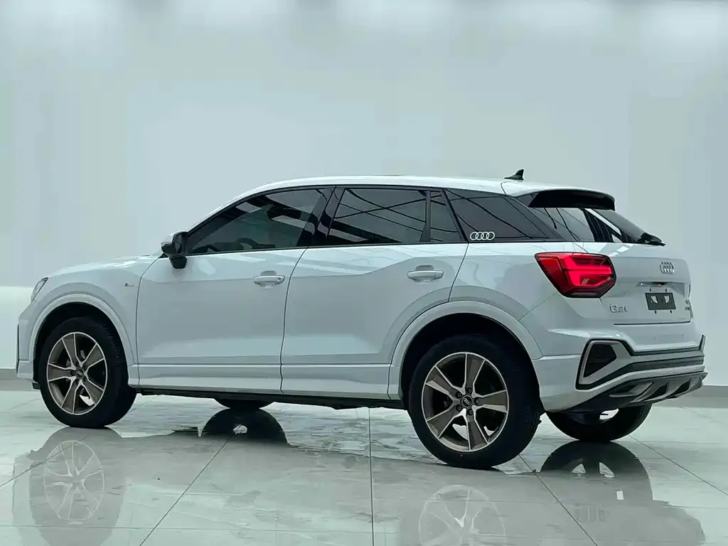 Audi Q2L — фото 2