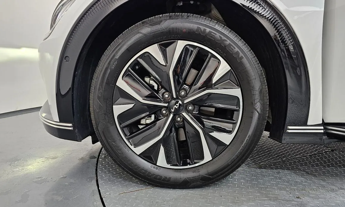 Kia EV6 — фото 10