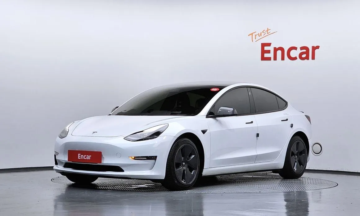 Tesla Model 3 — фото 1