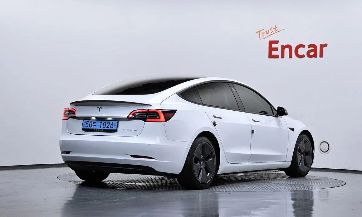 Tesla Model 3 — фото 4