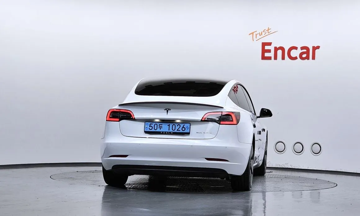 Tesla Model 3 — фото 5