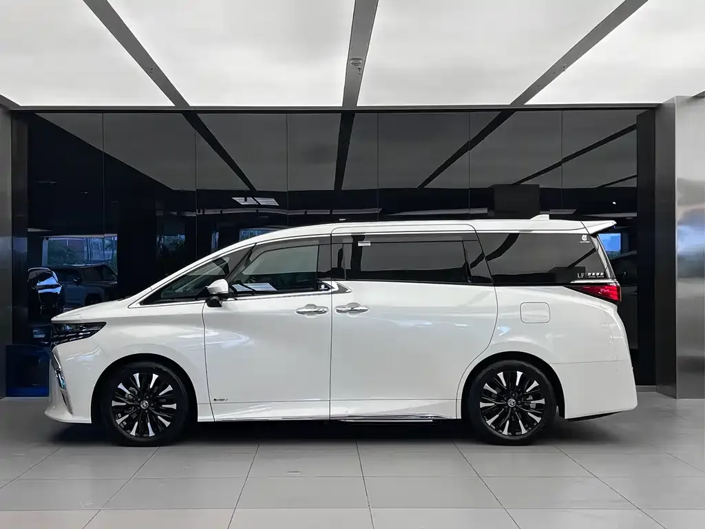 Toyota Alphard — фото 2