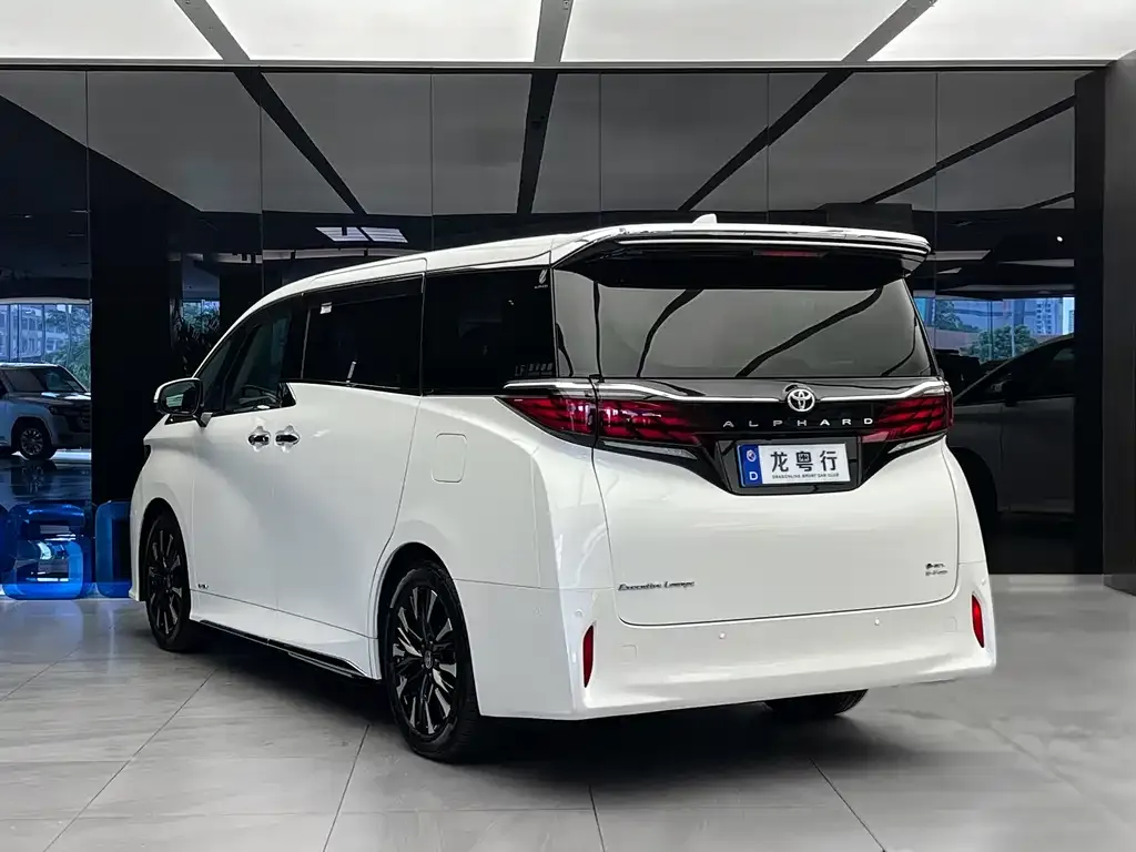 Toyota Alphard — фото 3