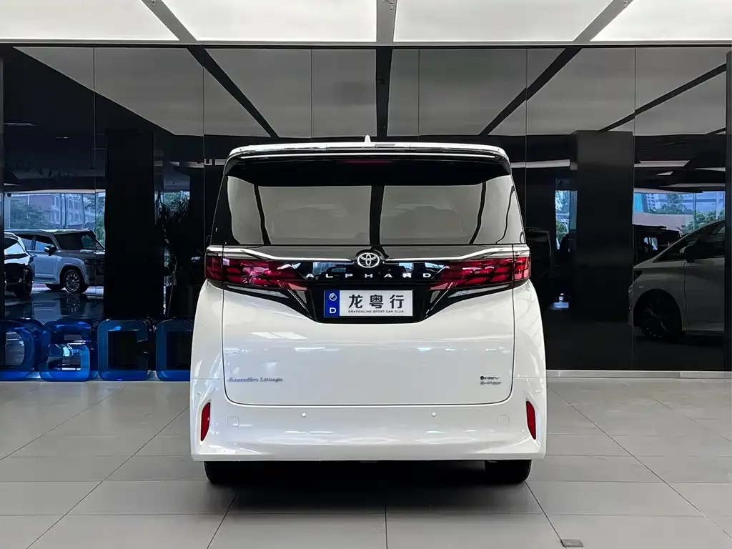 Toyota Alphard — фото 5