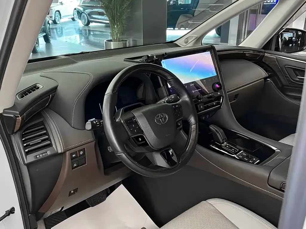 Toyota Alphard — фото 6