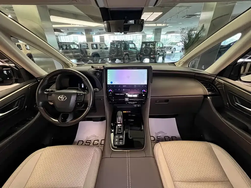 Toyota Alphard — фото 9