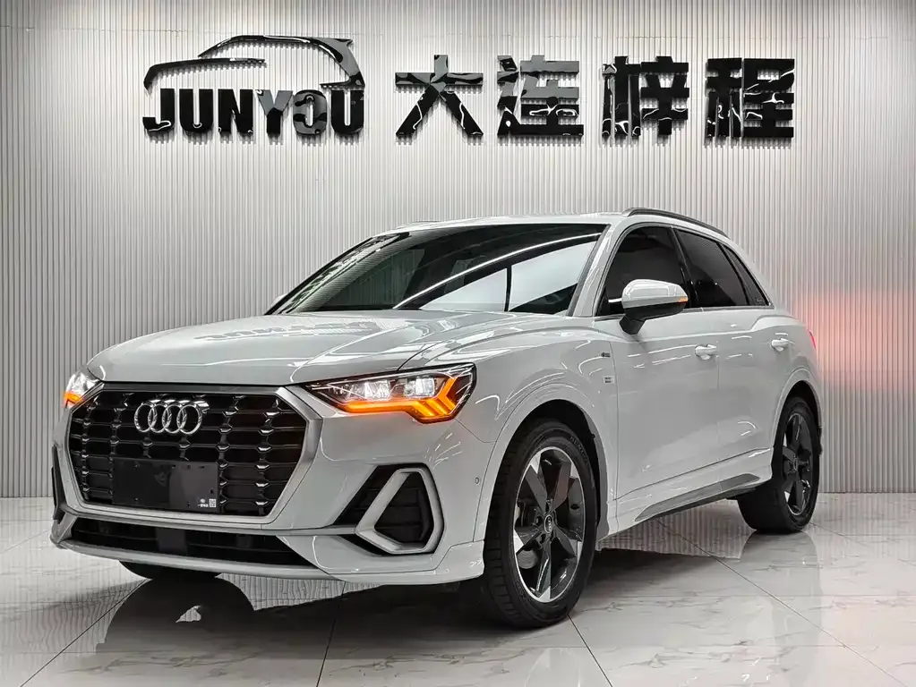 Audi Q3 — фото 1