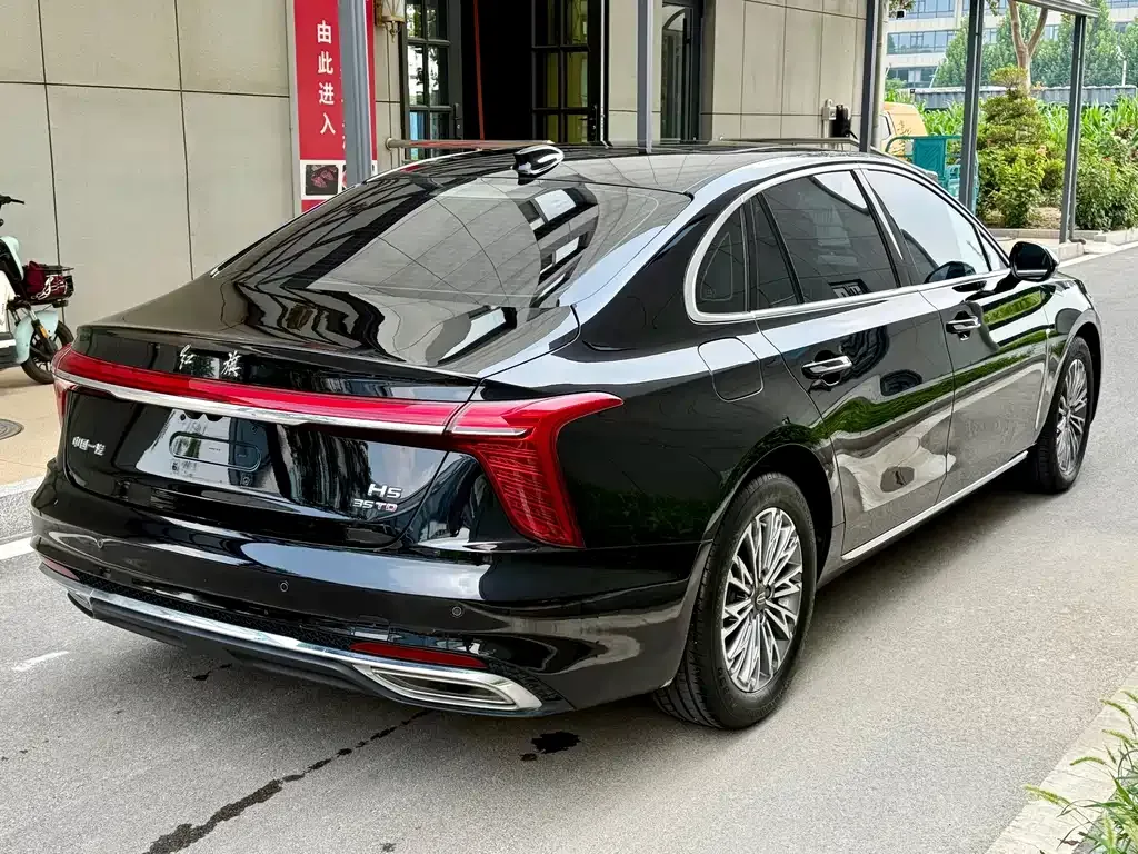 Hongqi H5 — фото 2