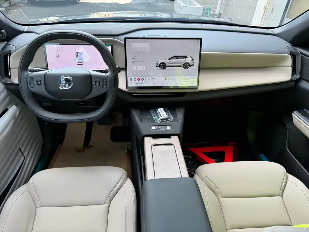 Volvo XC70 Plug-in Hybrid 2025 из CN, фото 6