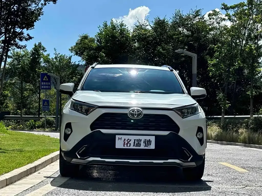 Toyota RAV4 — фото 10