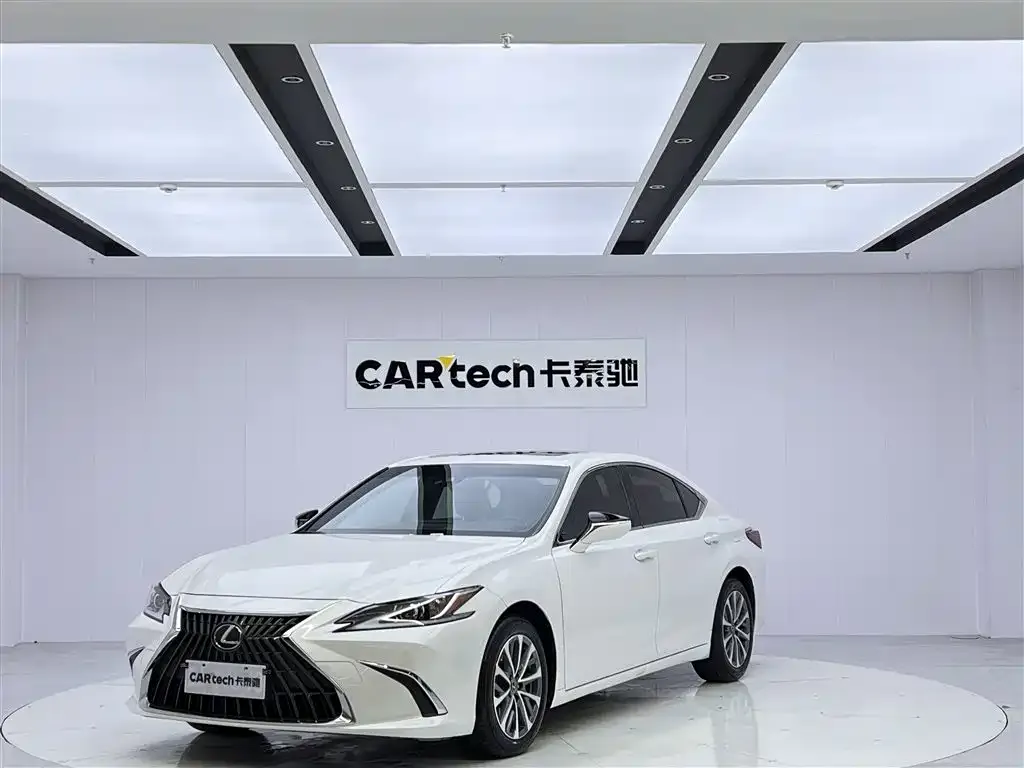 Lexus ES — фото 1