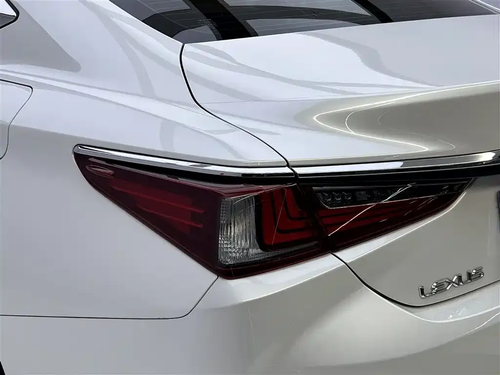 Lexus ES — фото 7