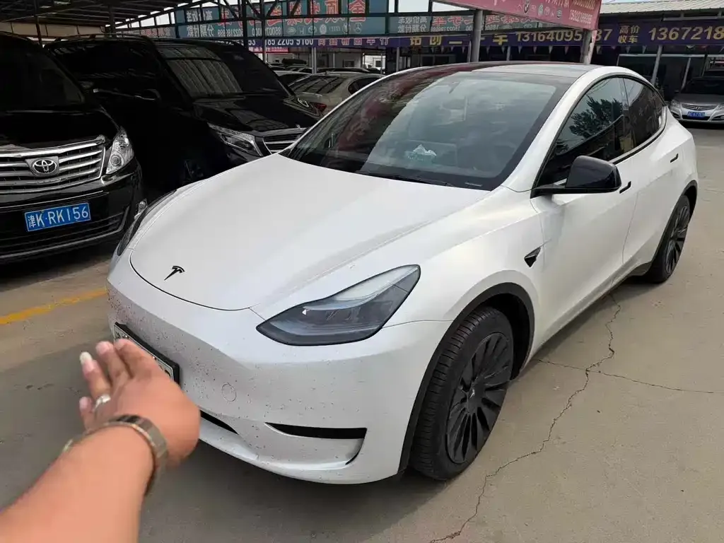 Tesla Model Y — фото 8