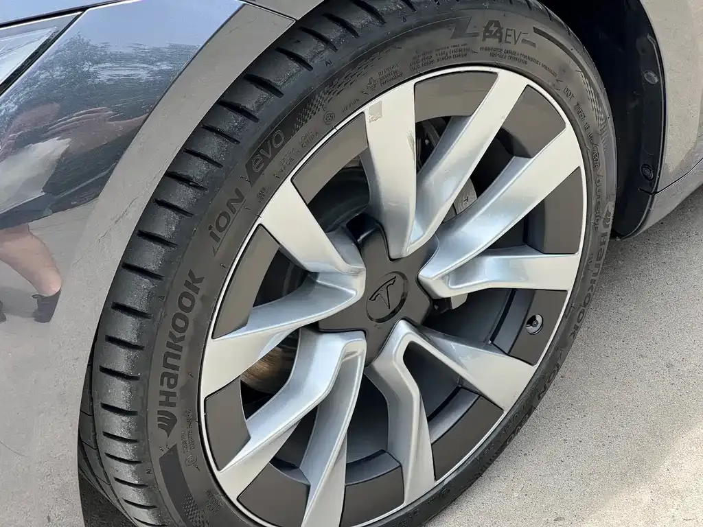 Tesla Model 3 — фото 3