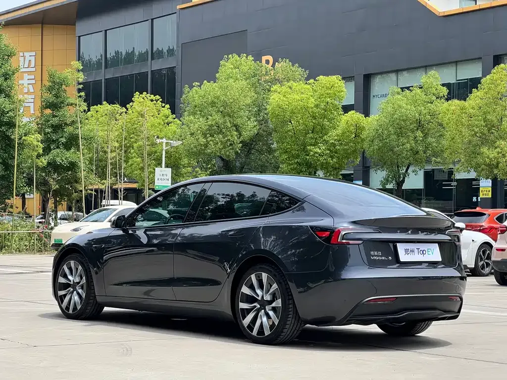 Tesla Model 3 — фото 7
