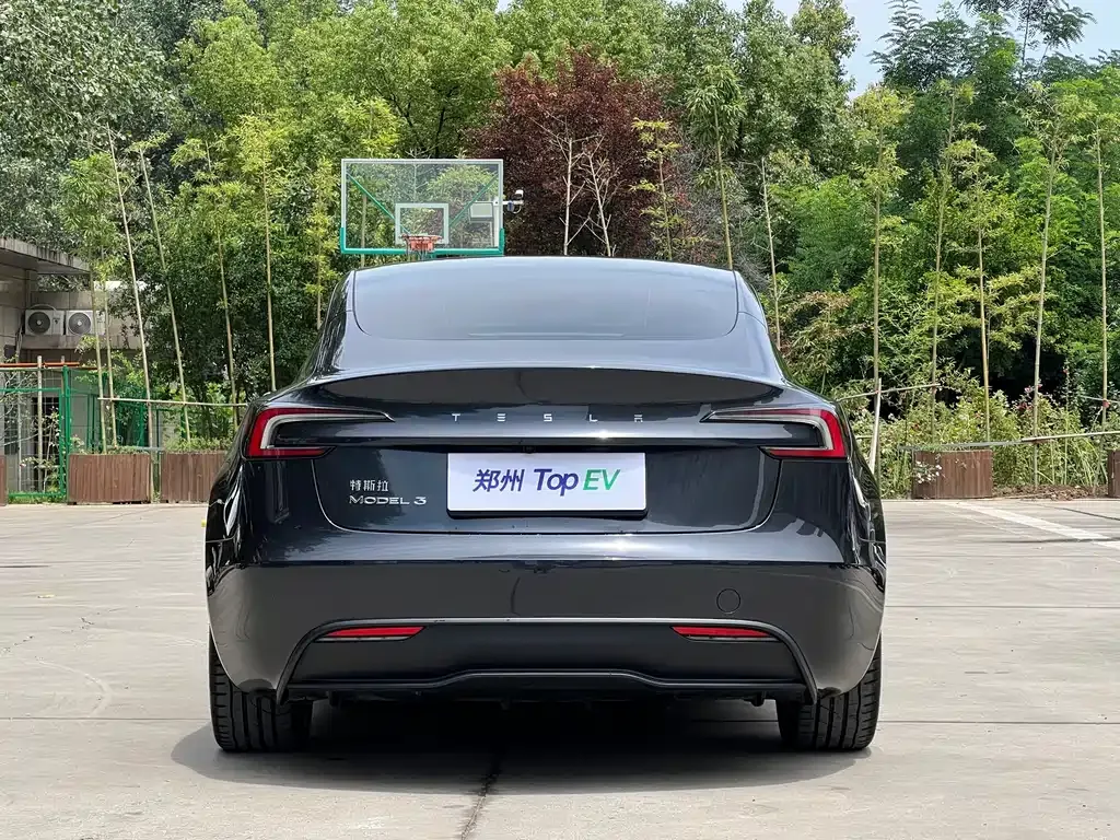 Tesla Model 3 — фото 8