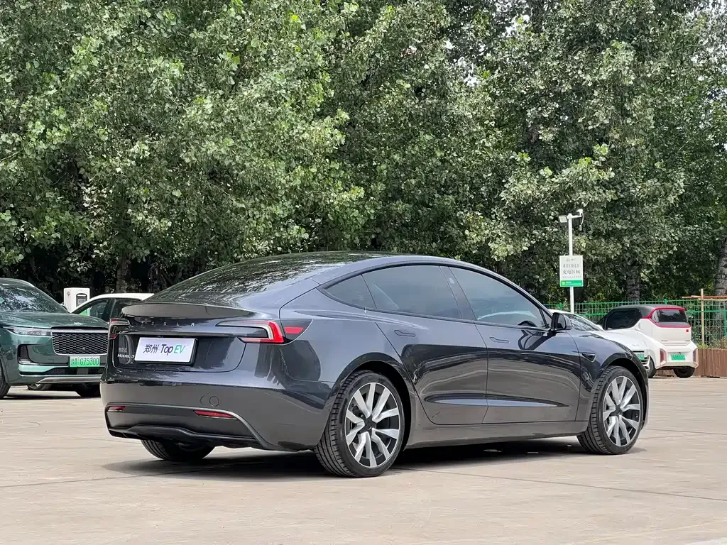 Tesla Model 3 — фото 9
