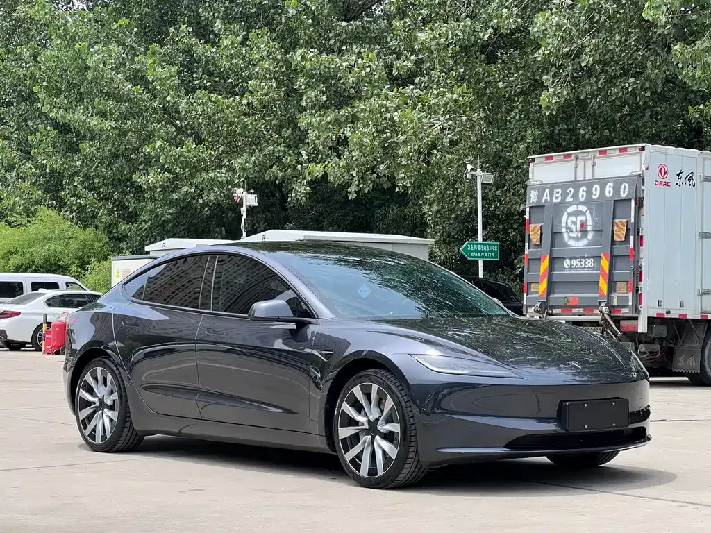 Tesla Model 3 — фото 6