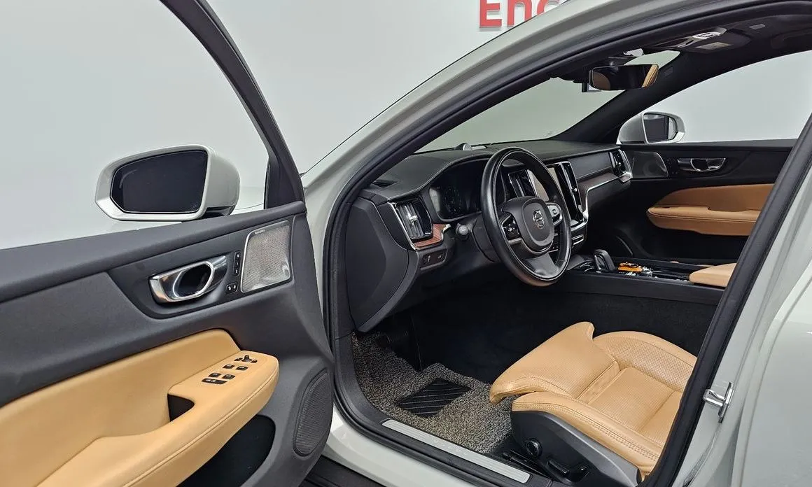 Volvo V60 2021 из KR, фото 4