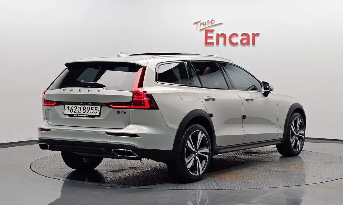 Volvo V60 2021 из KR, фото 2