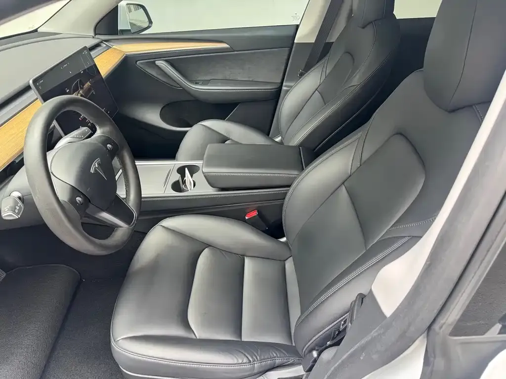 Tesla Model Y — фото 7
