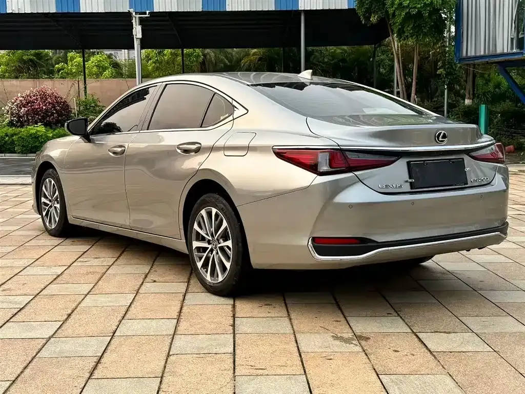 Lexus ES — фото 6