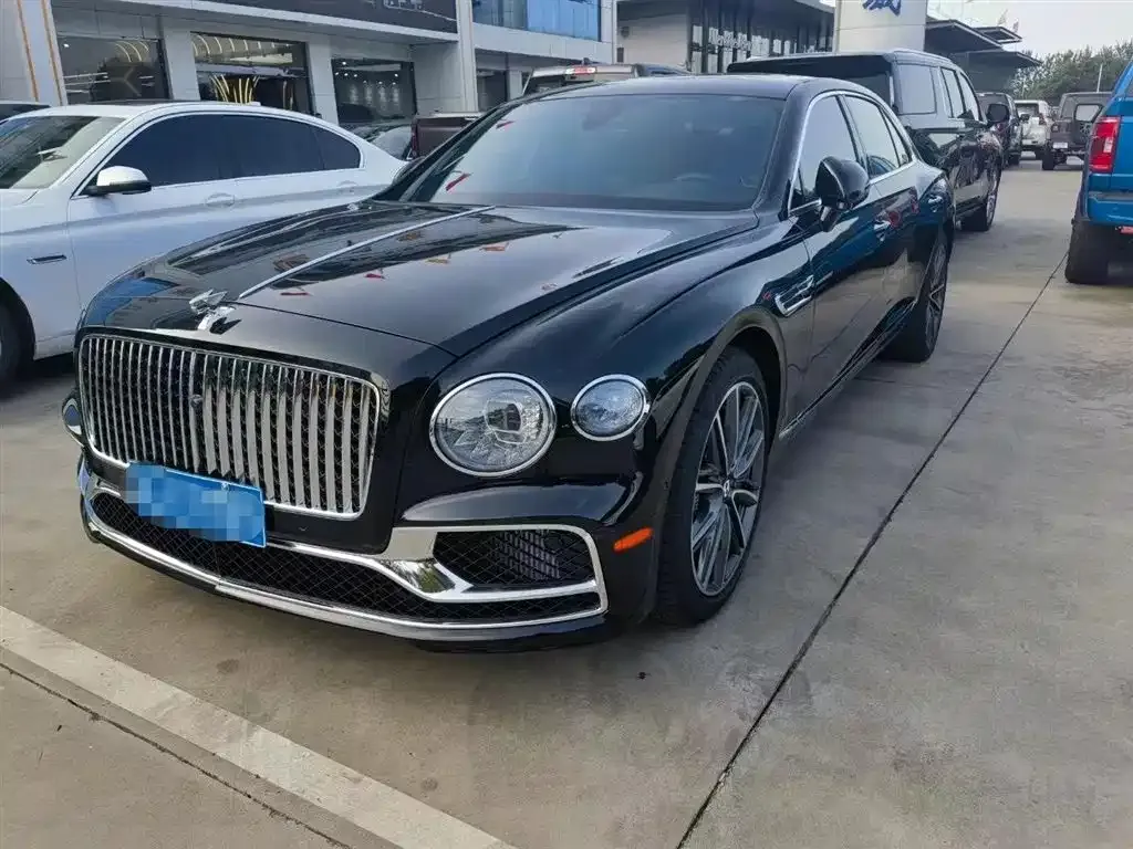 Bentley Flying Spur — фото 1