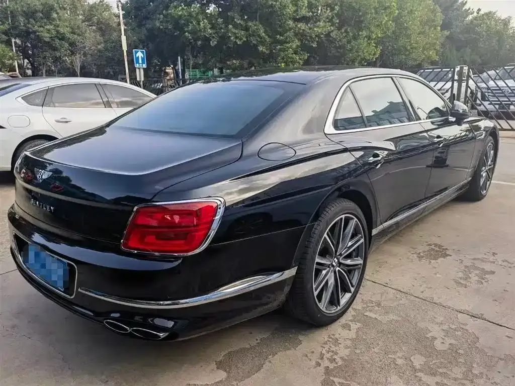 Bentley Flying Spur — фото 4