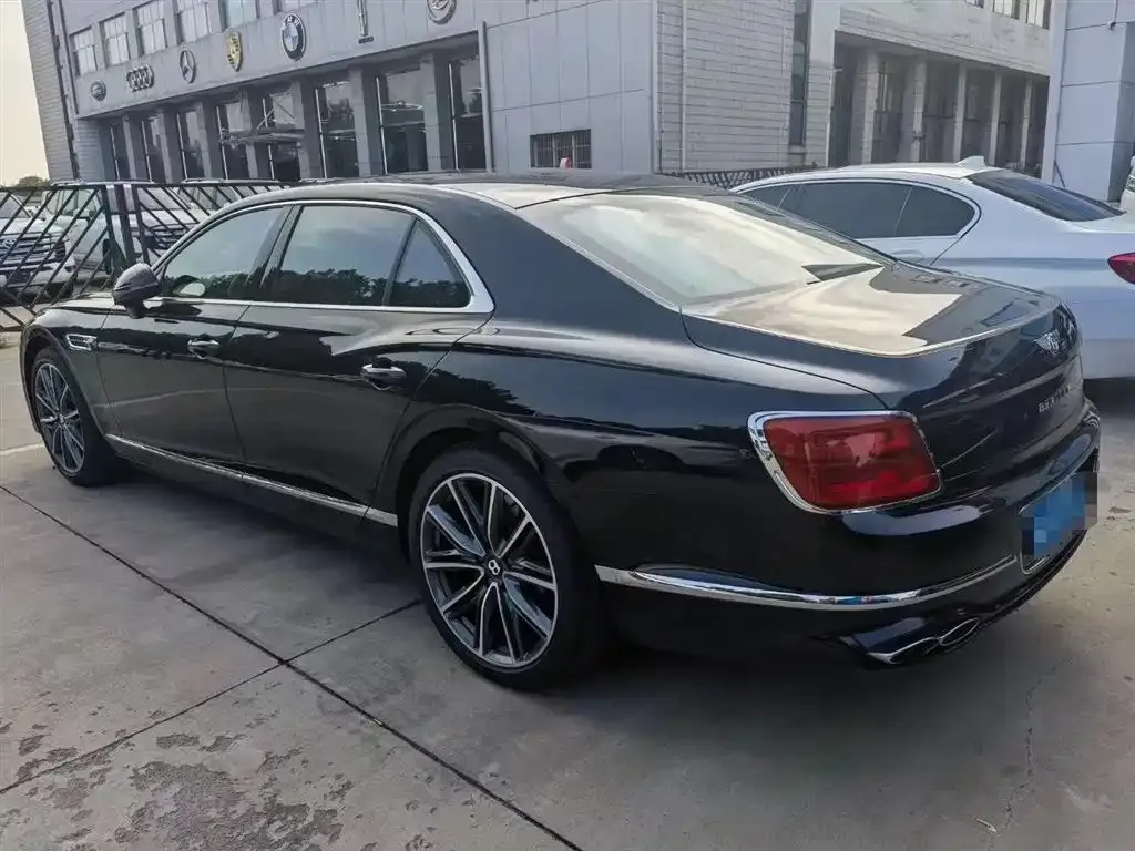 Bentley Flying Spur — фото 7