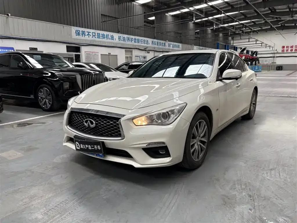 Infiniti Q50L — фото 1