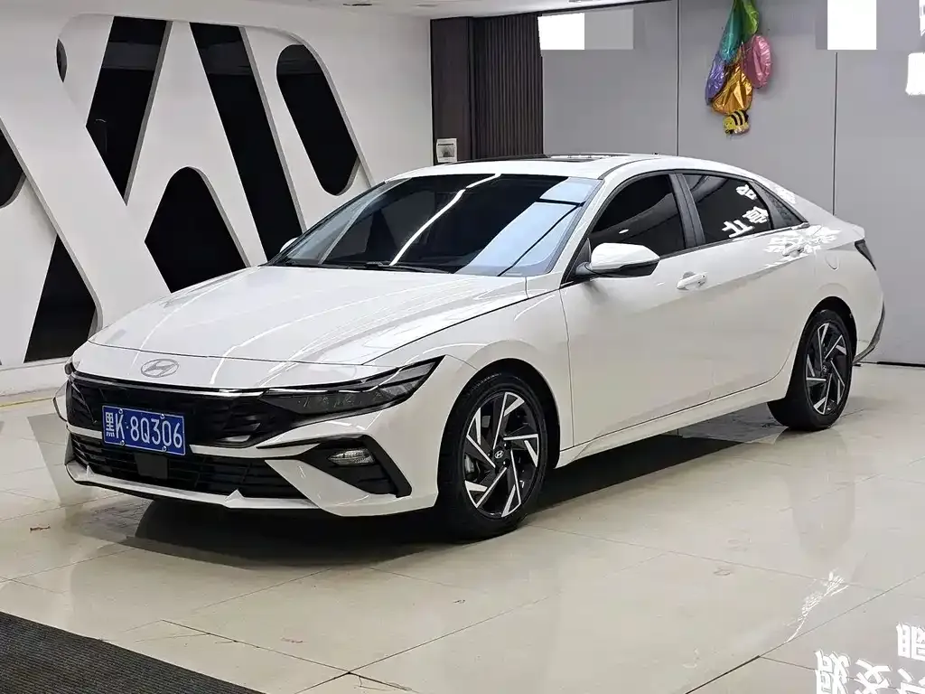 Hyundai Elantra — фото 1