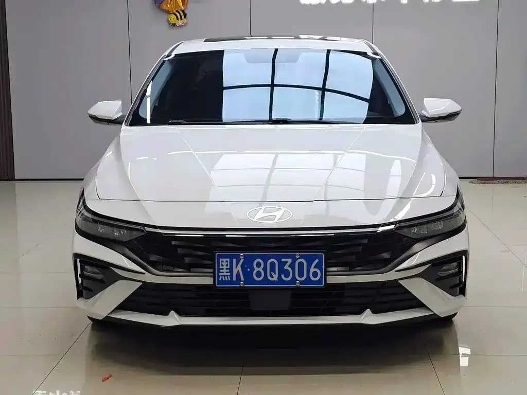 Hyundai Elantra — фото 2