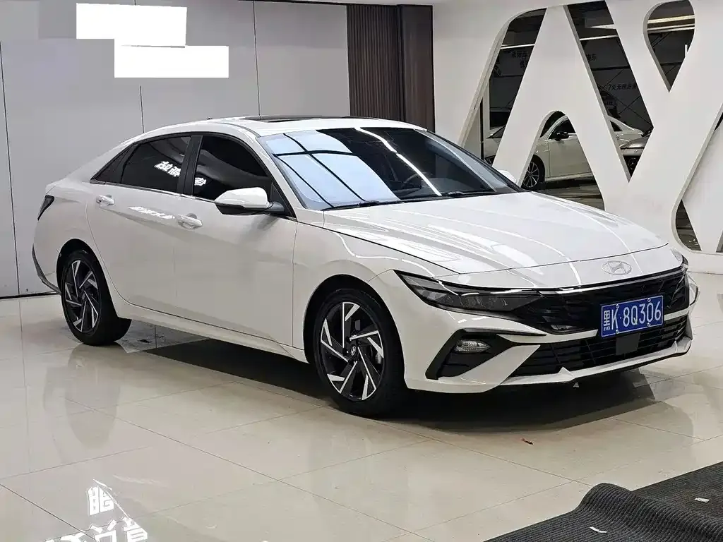 Hyundai Elantra — фото 10