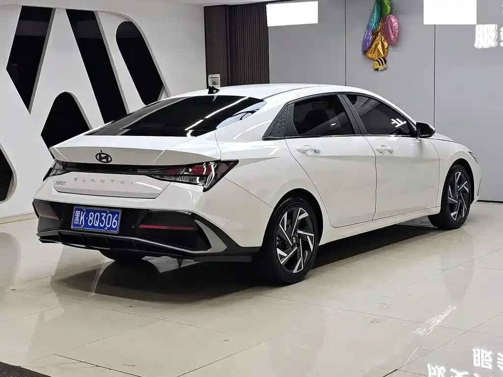 Hyundai Elantra — фото 8