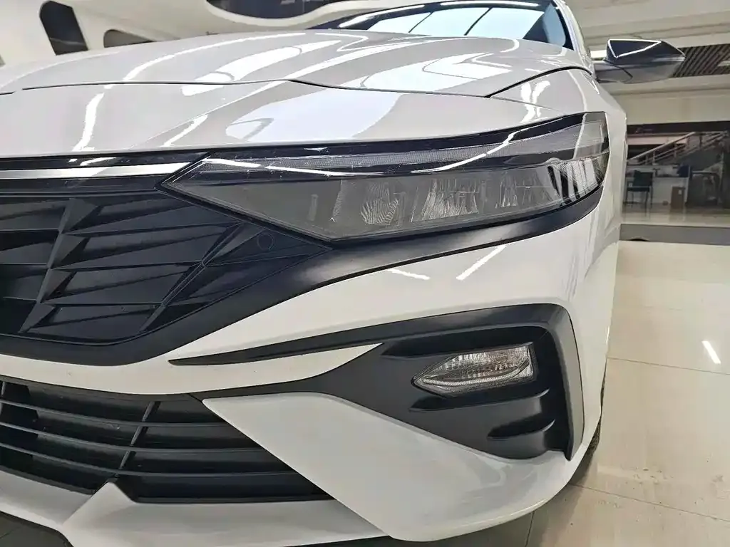 Hyundai Elantra — фото 6