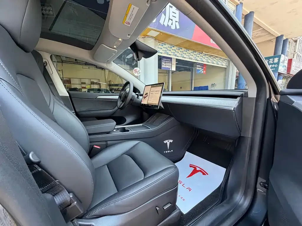 Tesla Model Y — фото 10