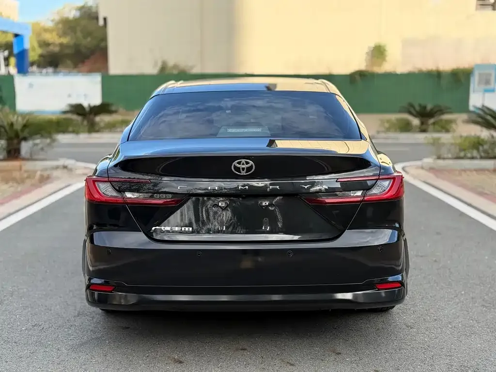 Toyota Camry — фото 9
