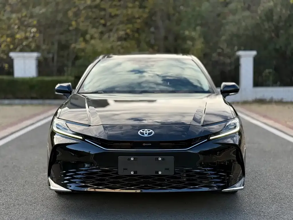 Toyota Camry — фото 3
