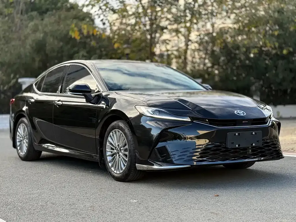 Toyota Camry — фото 8