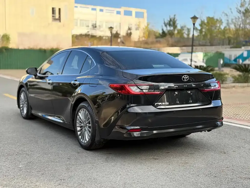 Toyota Camry — фото 5