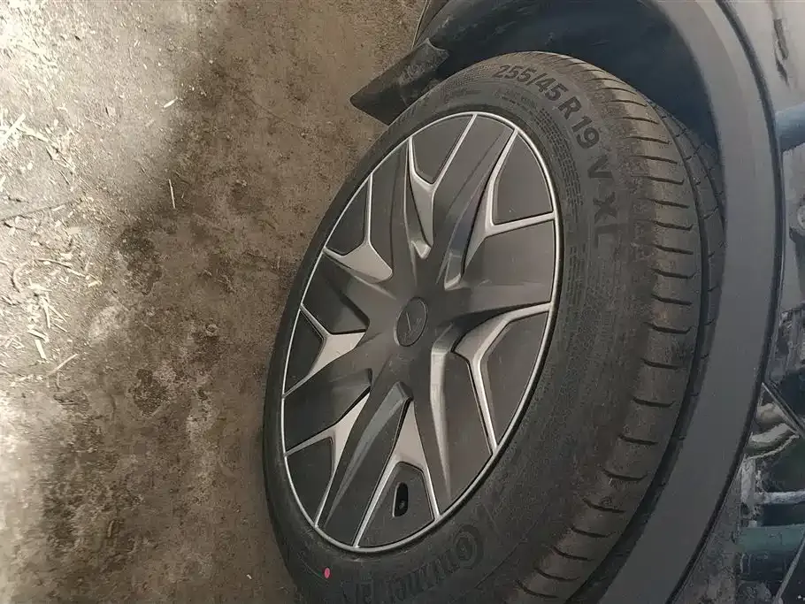 Tesla Model Y L — фото 2