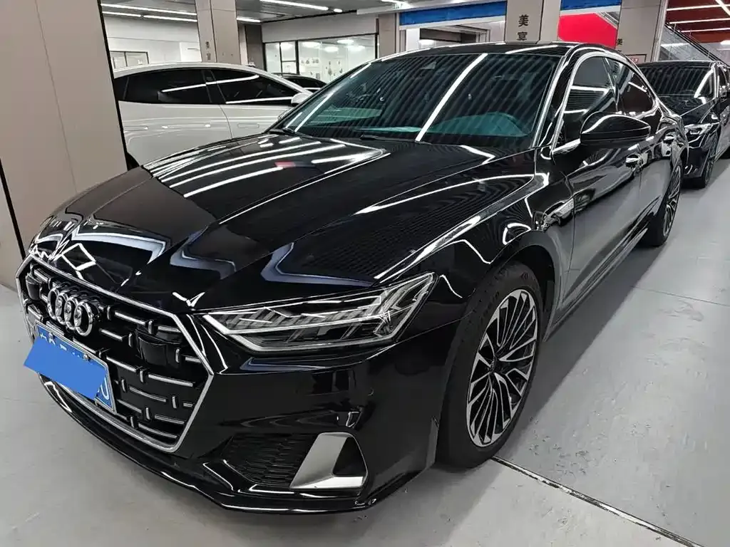 Audi A7L — фото 1