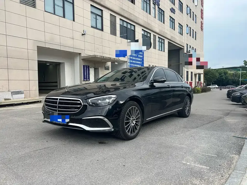 Mercedes-Benz E-Class — фото 1