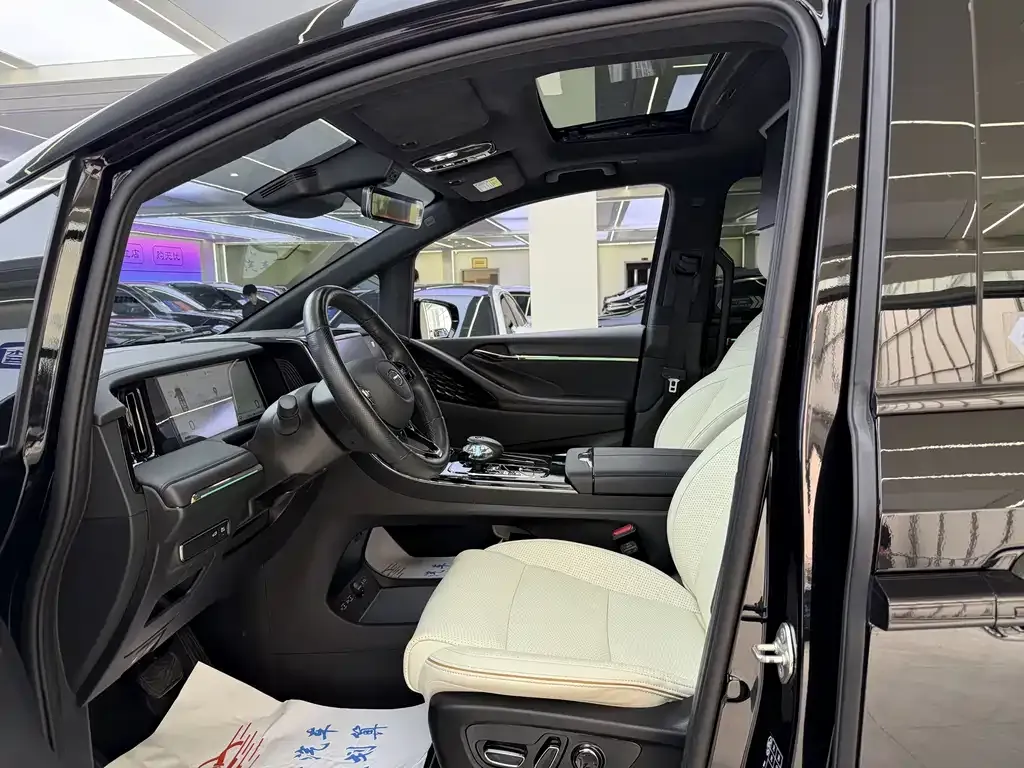 GAC Motor Trumpchi M8 — фото 10