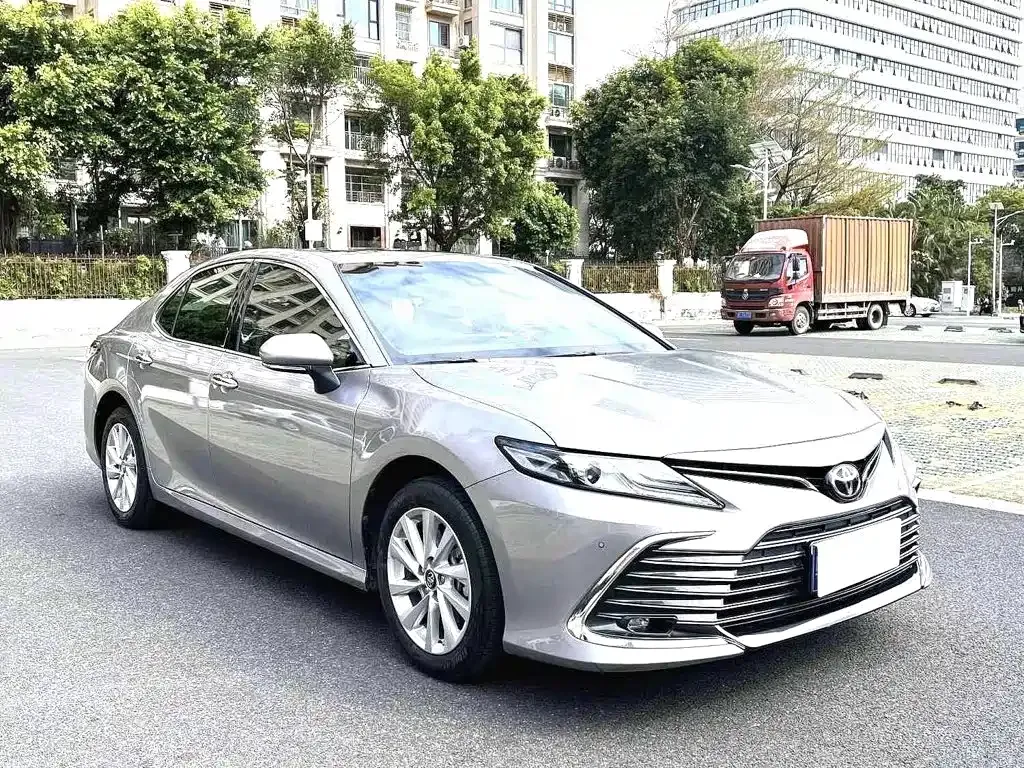Toyota Camry — фото 5