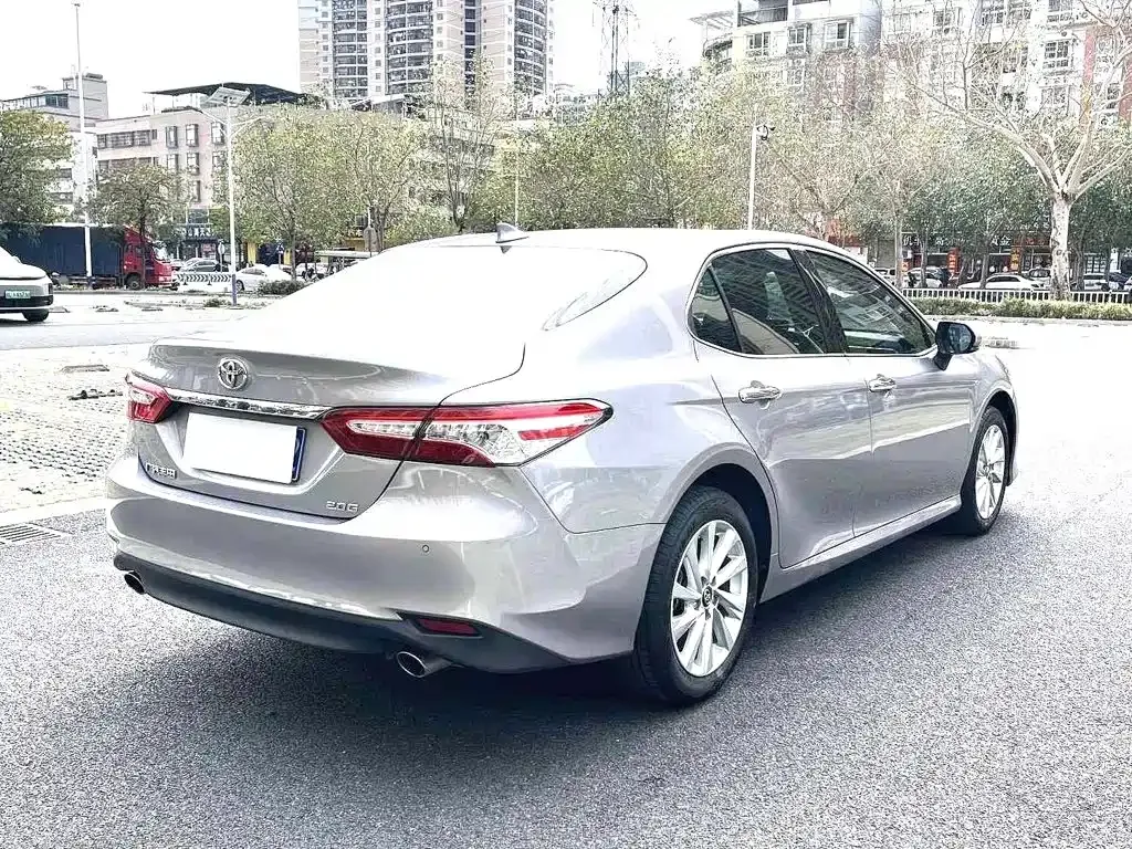 Toyota Camry — фото 9