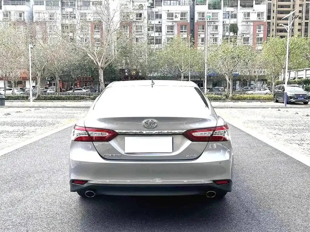 Toyota Camry — фото 8