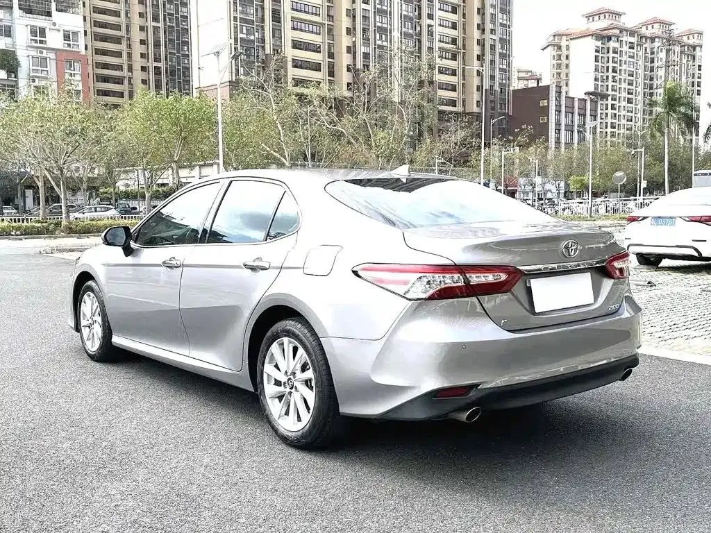 Toyota Camry — фото 7