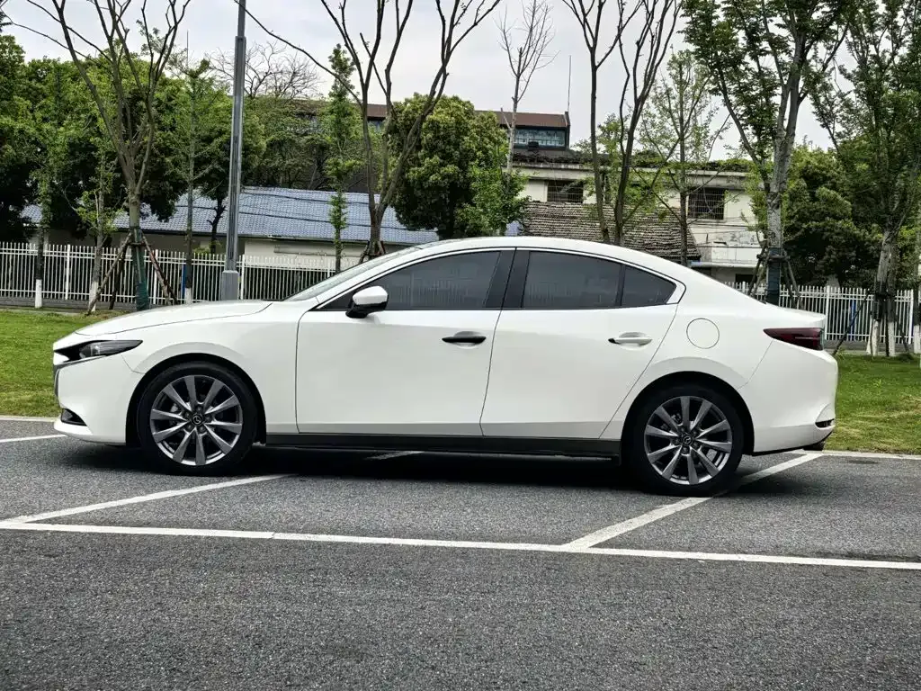 Mazda 3 Axela — фото 10